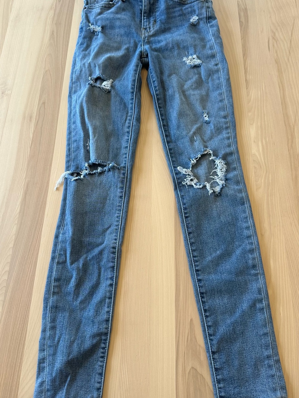 Levi’s 721 High Rise Skinny Distressed Jeans Women’s 24 Light Wash